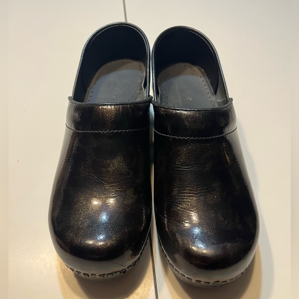 Sanita black bronze speckled clogs women’s size 8-8.5 healthcare nursing shoes